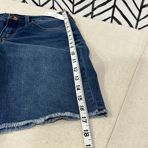 NWT Seven7 9” inseam Sunset Bermuda Fray Hem Denim Shorts, Size 4, Color: Miners - Picture 15 of 16